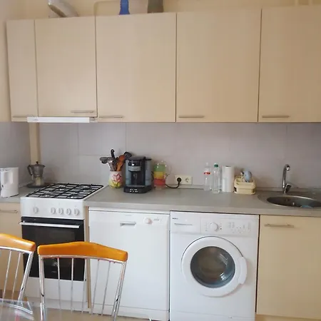 شقة Alis