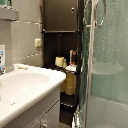 شقة Alis